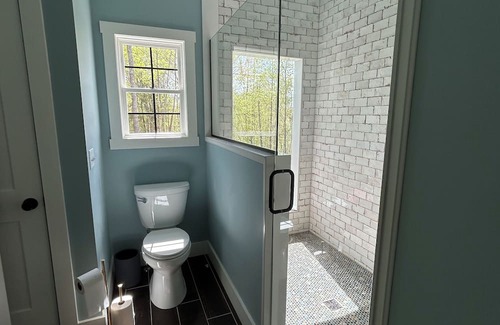 Chaplin Kabine | Luxury in the Country. Chalet Style Cabin on secluded 61 Acres with 3 acre Lake