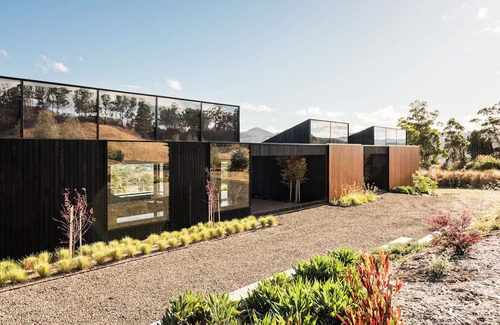 Cygnet Haus | The Long House, Cygnet Tasmania Stunning views over Port Cygnet.