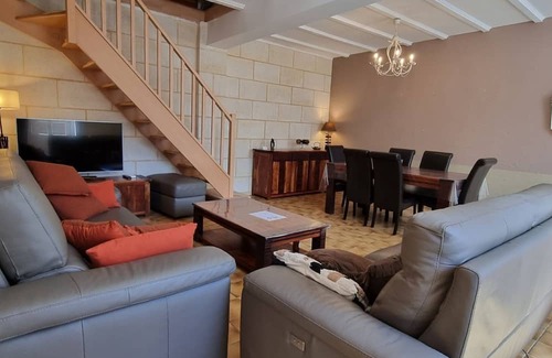 Gauriaguet Haus | Holiday Home 'Gîte Le Bijou' with Shared Pool, Wi-Fi and Air Conditioning