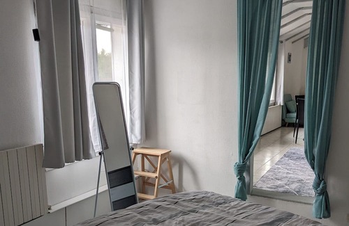 Saint-Remy-les-Chevreuse Wohnung | Calm, spacious apartment; 23 minutes from an RER station in the Chevreuse Valley