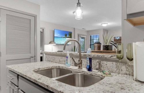 Sherwood Park Wohnung | Modern 1 br/58’ tv/ fast wifi and