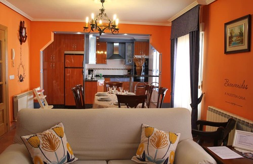 La Pola de Gordon Haus | Holiday Home 'La Cuadra 2' with Mountain View, Shared Terrace and Wi-Fi