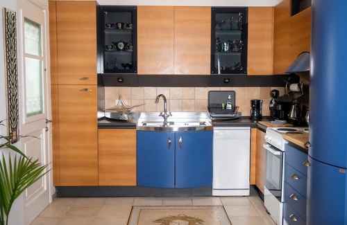 Korinthos Wohnung | Apartment 'Unique Near The Beach' with Shared Terrace, Wi-Fi and Air Conditioning