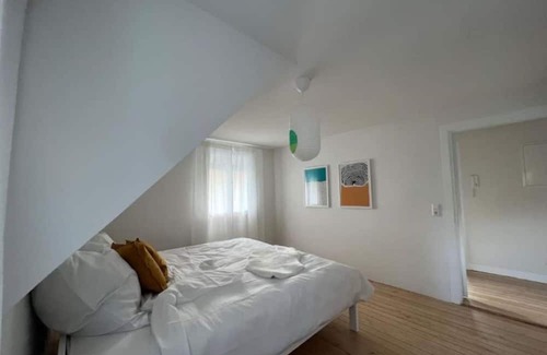 Friedenweiler Wohnung | Apartment 'Dachgeschoss' with Lake View, Shared Terrace and Wi-Fi