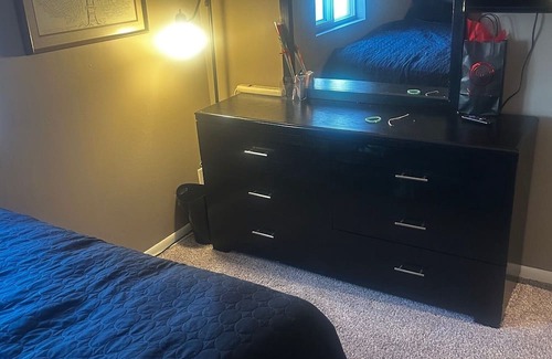 Akron Haus | ShadyBrook 5 minute walk to Springfield Lake Fishing, playground, walking trail.