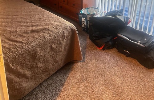 Akron Haus | ShadyBrook 5 minute walk to Springfield Lake Fishing, playground, walking trail.