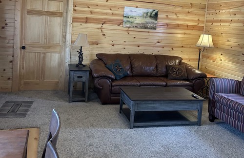 Alton Haus | Newly built getaway in a small country town