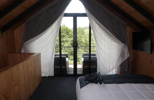Monterrey Hütte | Unique Romantic Cabin With hot tub Surrounded by Forest, near La Fortuna