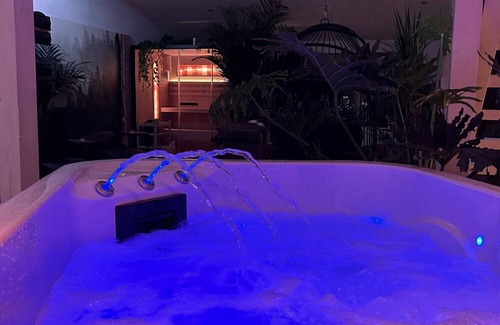 Ahlen Wohnung | Luxuriöse Wellness Suite mit Whirlpool und Sauna