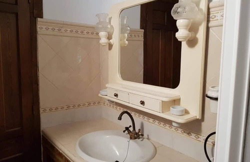 Jimena de la Frontera Haus | Holiday Home 'Casa Paco' with Mountain View, Private Pool and Wi-Fi