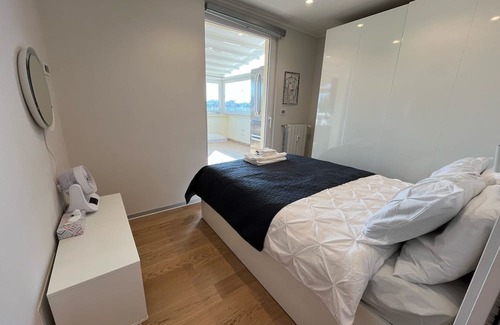 Monteverde Nuovo Wohnung | Apartment 'Whitecate - Attico A Roma' with Private Terrace, Wi-Fi and Air Conditioning