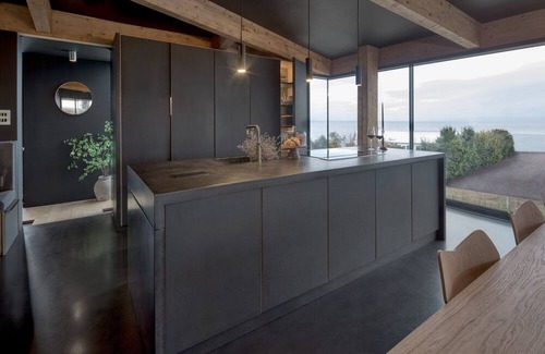 Aberporth Villa | Luxury clifftop homestay for 8 in Aberporth, Cardigan Bay