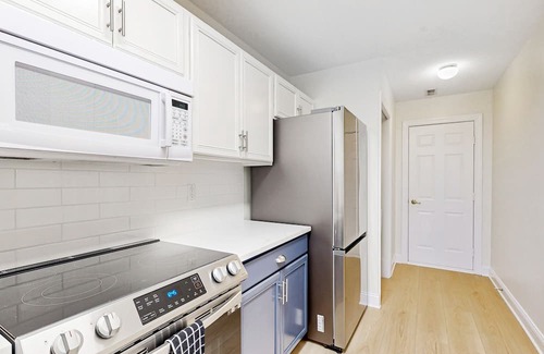 Keys Of Marsh Harbor Haus | Keys of Marsh Harbor townhome with pool/tennis access, private patio & fireplace