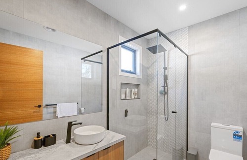 Rhyll Haus | Swan Bay Park by Ready Set Stay - WIFI, Full Linen and Towels, Central