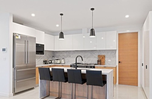 Rhyll Haus | Swan Bay Park by Ready Set Stay - WIFI, Full Linen and Towels, Central