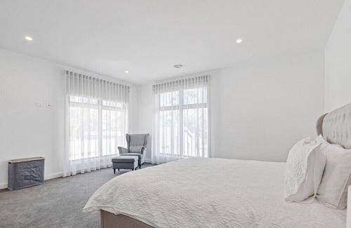Rhyll Haus | Swan Bay Park by Ready Set Stay - WIFI, Full Linen and Towels, Central