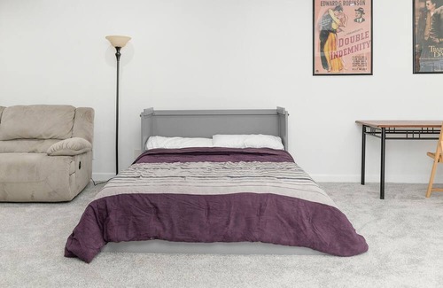 Cape Saint Claire Haus | Spacious basement apartment