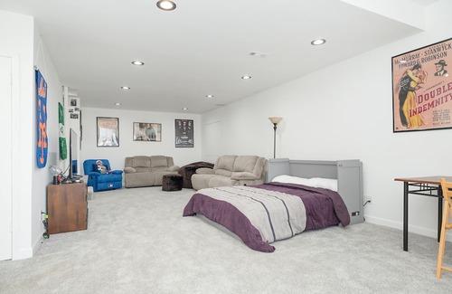 Cape Saint Claire Haus | Spacious basement apartment