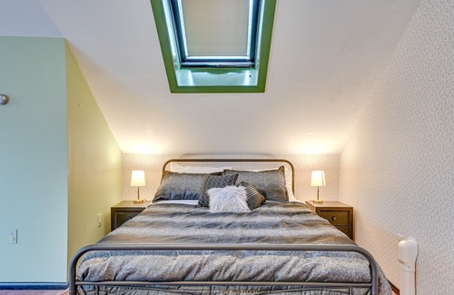 Bennington Wohnung | Charming Bennington Studio w/ Deck & Mountain View