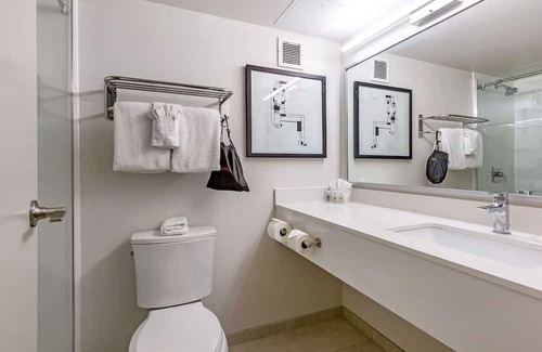 Rockville Haus | Convenience Near I-270: Non-Smoking Rooms, Free Parking