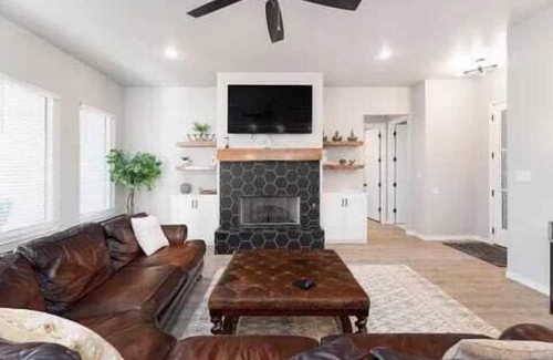 Lubbock Haus | Modern Uptown - 4BR/2BA - New Construction