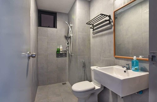 Taman Pertama Wohnung | A Cozy 3BR Apt Near Sunway Velocity, FREE Parking