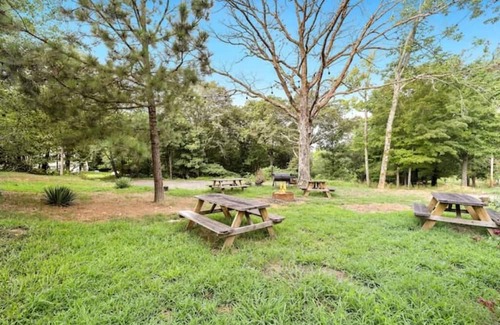 Mountainburg Haus | Bigfoot Hideout - Hotel amenities with a social vibe! Almasty room #3