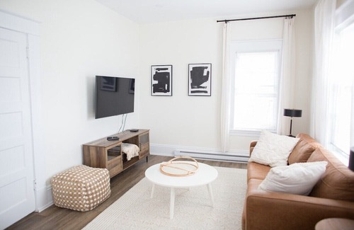 Fredericton Wohnung | This 2 bedroom loft-like apartment is perfect for your visit to downtown Fredericton