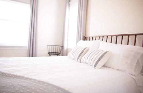 Fredericton Wohnung | This 2 bedroom loft-like apartment is perfect for your visit to downtown Fredericton