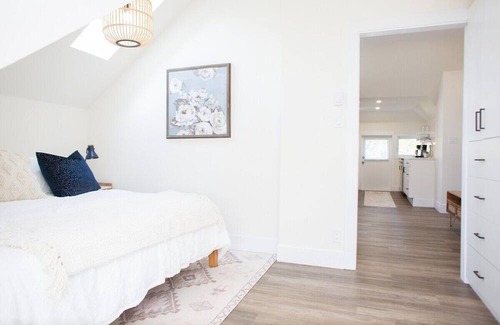 Fredericton Wohnung | Enjoy this beautiful new loft in downtown Fredericton. Close to amenities. Free parking on site.