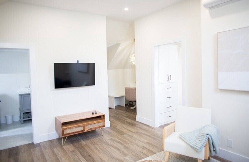 Fredericton Wohnung | Enjoy this beautiful new loft in downtown Fredericton. Close to amenities. Free parking on site.