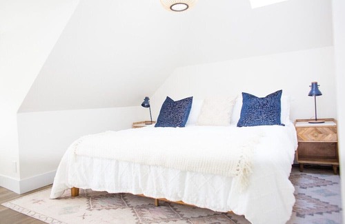 Fredericton Wohnung | Enjoy this beautiful new loft in downtown Fredericton. Close to amenities. Free parking on site.