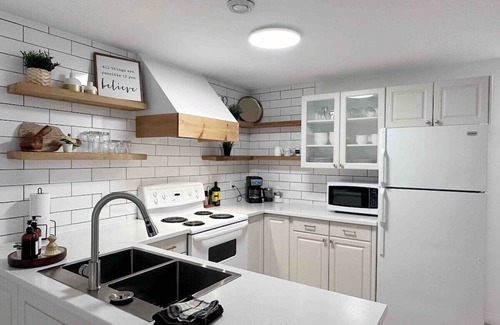 Fredericton Wohnung | Our walk-out basement apartment is perfect for a little getaway or for the work trip