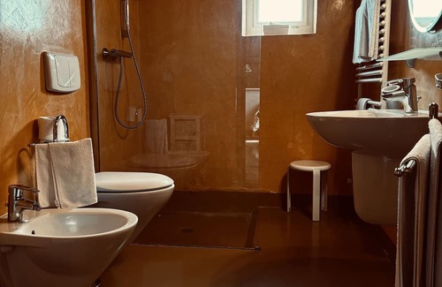 Gazzola Sonstige | Accommodations within a farmhouse with riding stables between the forest and the river