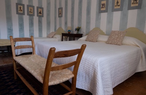 Gazzola Sonstige | Accommodations within a farmhouse with riding stables between the forest and the river
