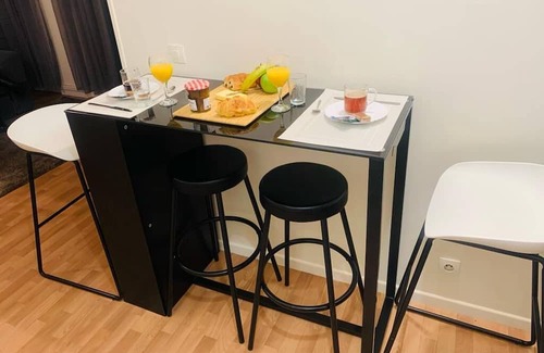Faubourg de l'Arche Wohnung | Appartement Calme et Chaleureux Proche de Paris