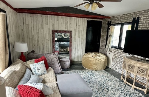 Boston Heights Sonstige | The Brupoppy Farm & Stay is located in the heart of the National Parks.