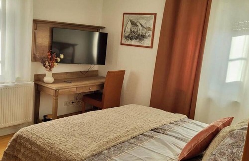 Bad Bocklet Wohnung | Apartment 'Gästehaus Da Fabio' with Mountain View, Private Terrace and Wi-Fi