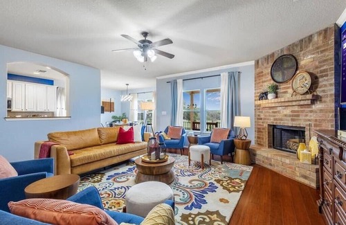 Cibolo Haus | Serene Views~Ideal For Long Stays~Heated Pool