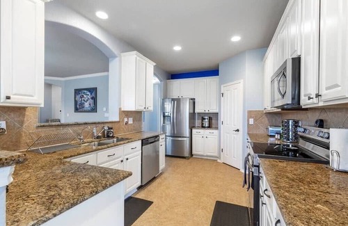 Cibolo Haus | Serene Views~Ideal For Long Stays~Heated Pool