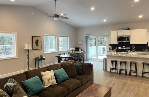 Rancho Bijou Haus | Terrific brand new 4-bedroom house with WiFi in South Lake Tahoe