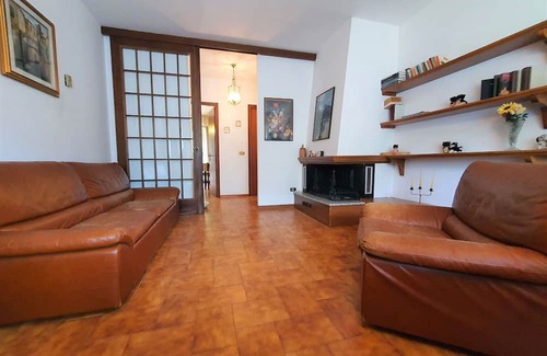 Maglietola Wohnung | Apartment in Monzone with 2 bedrooms sleeps 5