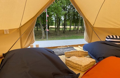 Toppesfield Wohnmobilvermietung | Luxury Bell Tent: Countryside Escape with Private Kitchen & Bathroom.