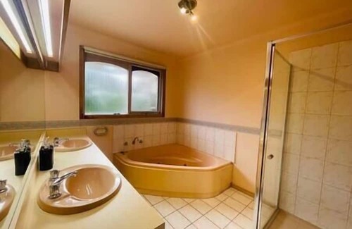 Frankston South Haus | MVC13 Oceanview 4B2B Two-story House with Big Balcony!