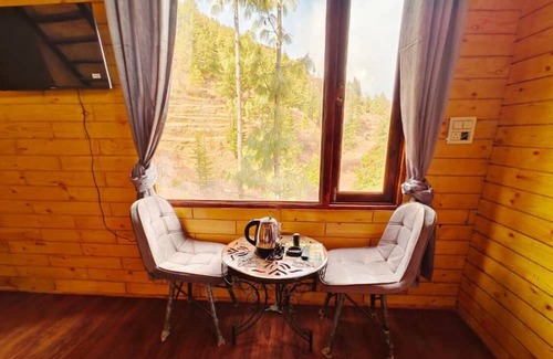 Fagu Hütte | Family Room with Mountain View - Snowind Cottages