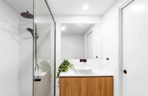 Sunshine Coast Wohnung | New Boutique Apartment in the heart of Mooloolaba by BOXXLA