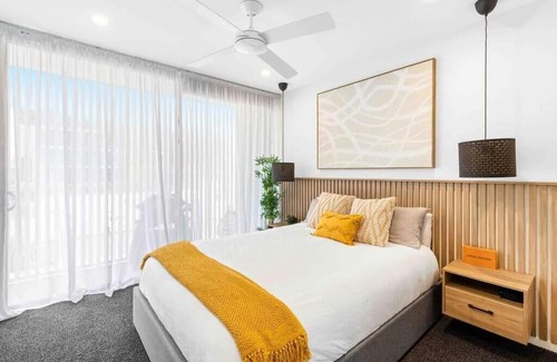 Sunshine Coast Wohnung | New Boutique Apartment in the heart of Mooloolaba by BOXXLA