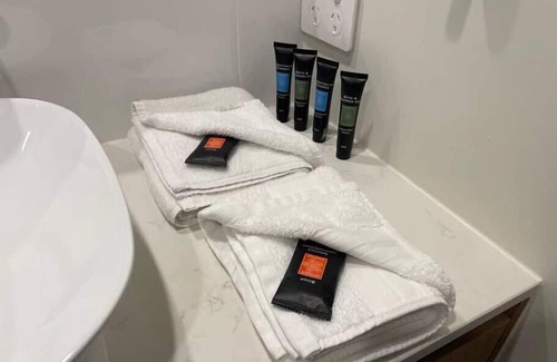 Sunshine Coast Wohnung | New Boutique Apartment in the heart of Mooloolaba by BOXXLA