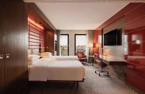 The Hague Center Haus | Ensuring a Very Comfortable & Memorable Stay! Pet-friendly Property!