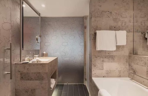 The Hague Center Haus | Welcome to Your Den Haag Hideaway! 3 Spacious Units, Pet-friendly!
